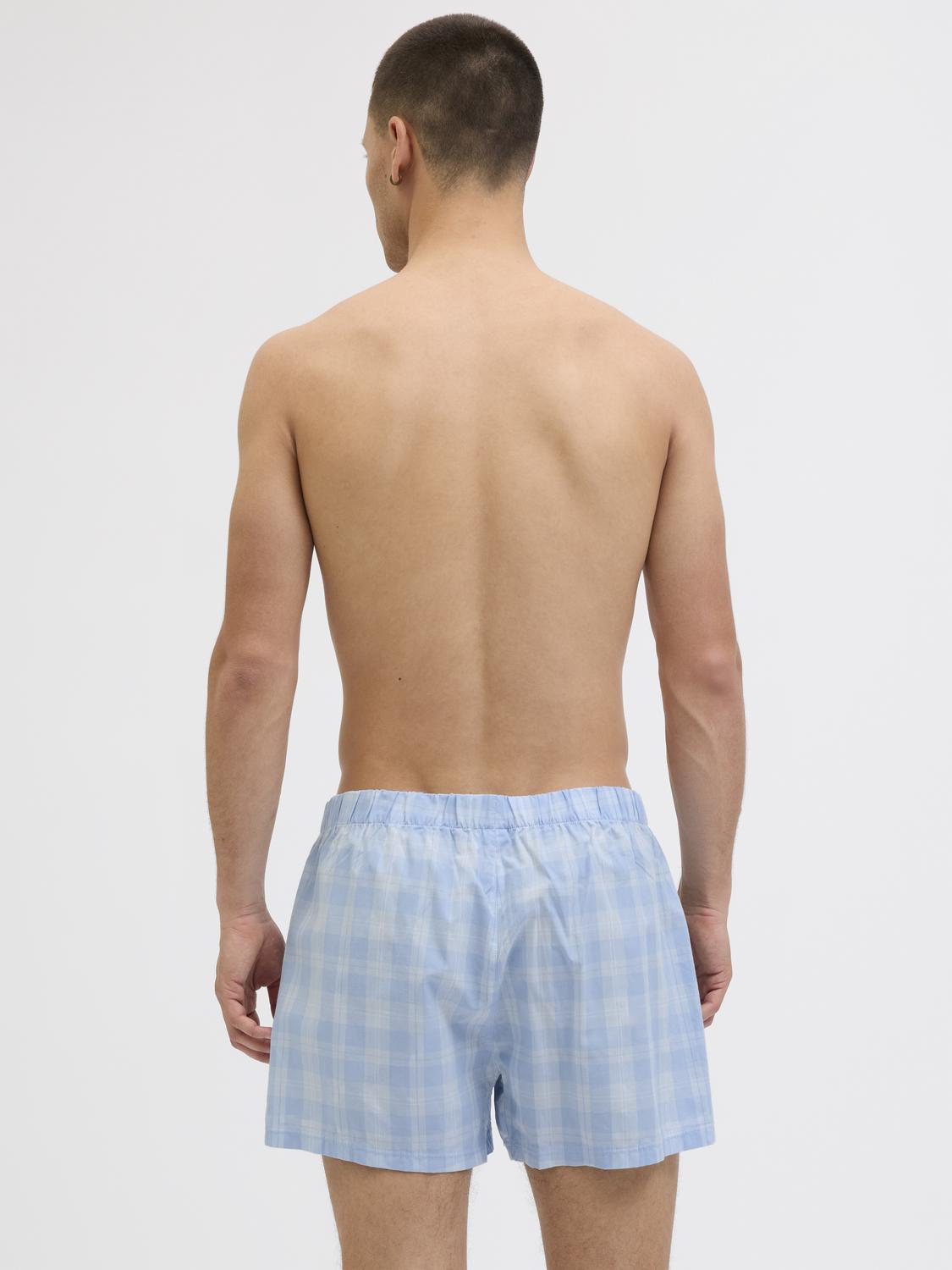 model_shot-back